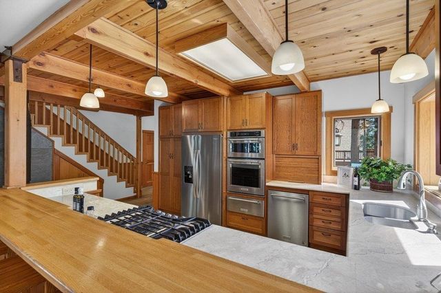 12964 Falcon Point Place, Truckee, CA 96161