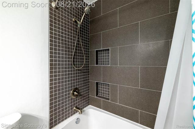 818 N Main Street, Milford Village, MI 48381