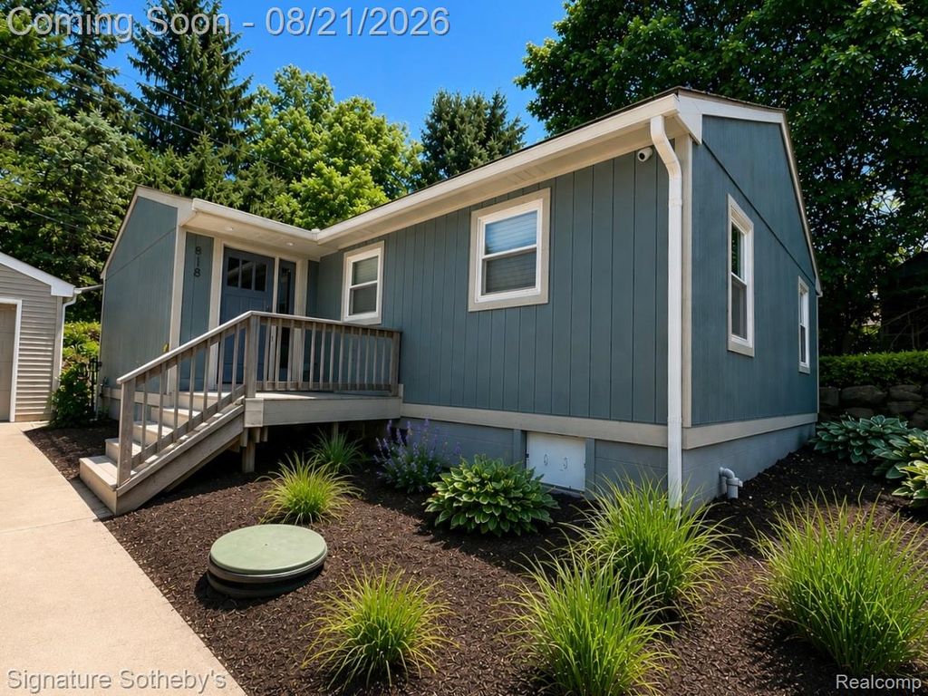 818 N Main Street, Milford Village, MI 48381