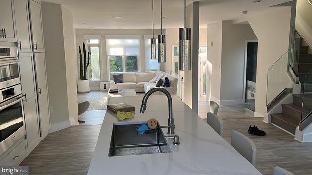 5985 VALERIAN, North Bethesda, MD 20852