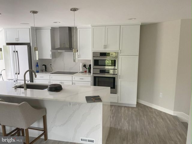 5985 VALERIAN, North Bethesda, MD 20852