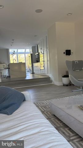 5985 VALERIAN, North Bethesda, MD 20852