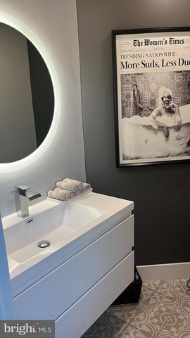 5985 VALERIAN, North Bethesda, MD 20852