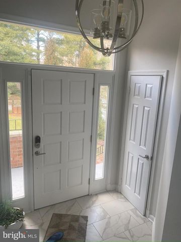 5985 VALERIAN, North Bethesda, MD 20852