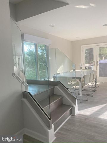 5985 VALERIAN, North Bethesda, MD 20852