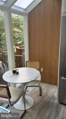 5985 VALERIAN, North Bethesda, MD 20852