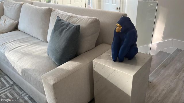 5985 VALERIAN, North Bethesda, MD 20852