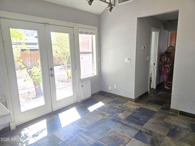 1406 E Earll Drive, Phoenix, AZ 85014
