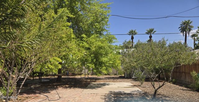 1406 E Earll Drive, Phoenix, AZ 85014