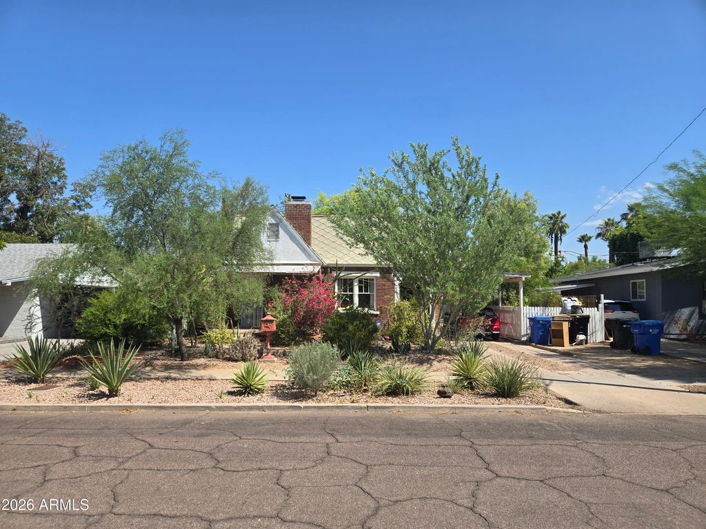 1406 E Earll Drive, Phoenix, AZ 85014