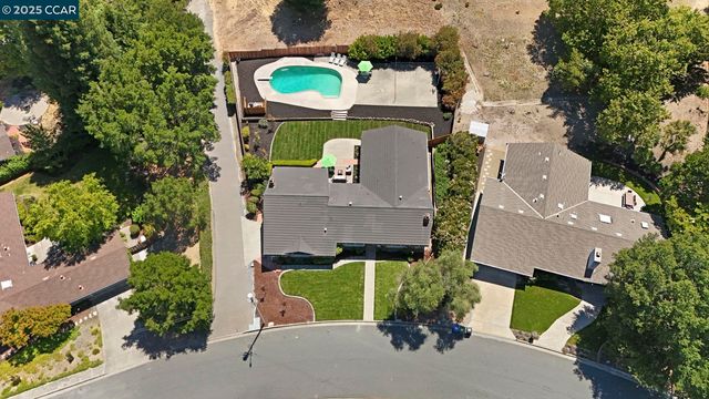 15 Ashbrook Place, Moraga, CA 94556