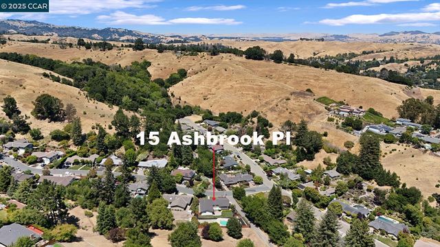15 Ashbrook Place, Moraga, CA 94556