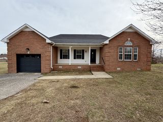703A N Russell St, Portland, TN 37148