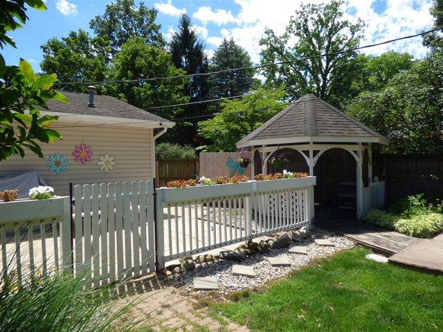 24064 Redfield Street, Edwardsburg, MI 49112
