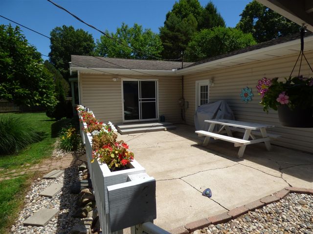 24064 Redfield Street, Edwardsburg, MI 49112