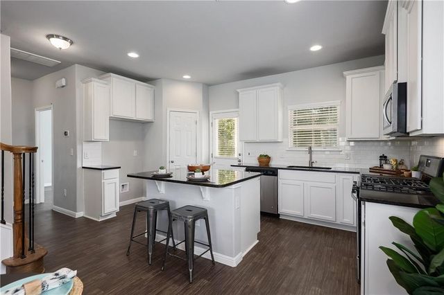444 Red Matador LN, Leander, TX 78641