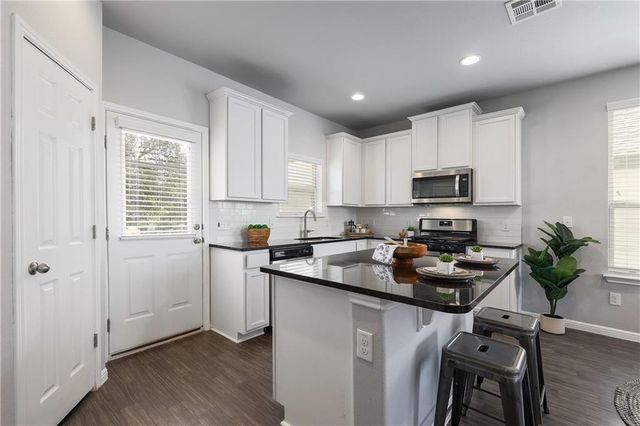 444 Red Matador LN, Leander, TX 78641