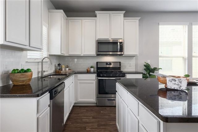 444 Red Matador LN, Leander, TX 78641