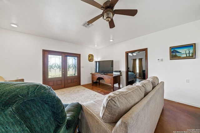 1791 CR 5714, Natalia, TX 78059