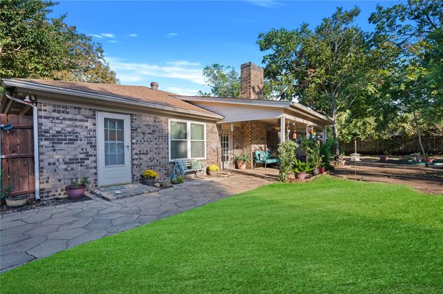 840 S Ridgeway Drive, Cleburne, TX 76033