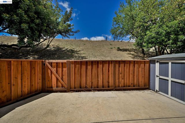 1202 Spring Valley Cmn, Livermore, CA 94551