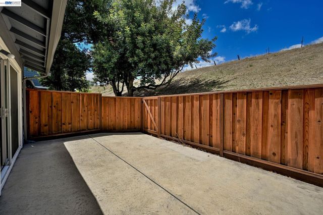 1202 Spring Valley Cmn, Livermore, CA 94551
