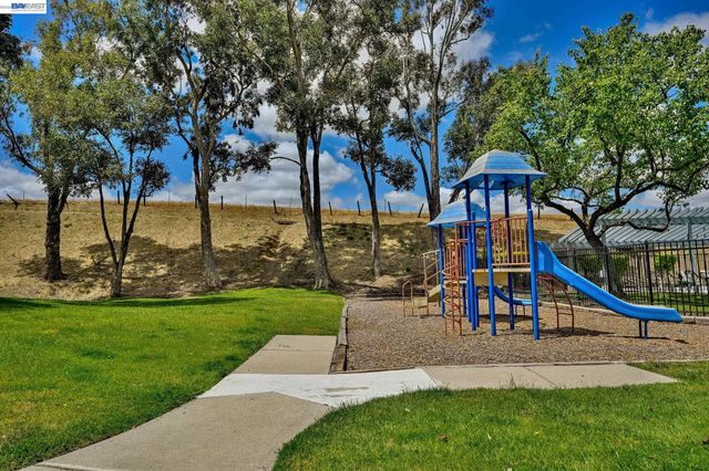 1202 Spring Valley Cmn, Livermore, CA 94551