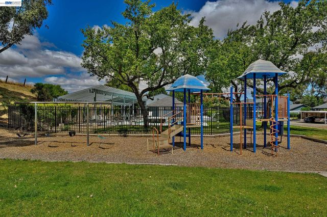 1202 Spring Valley Cmn, Livermore, CA 94551