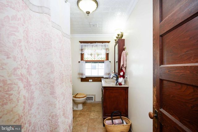 50 DELAWARE AVE, Penns Grove, NJ 08069