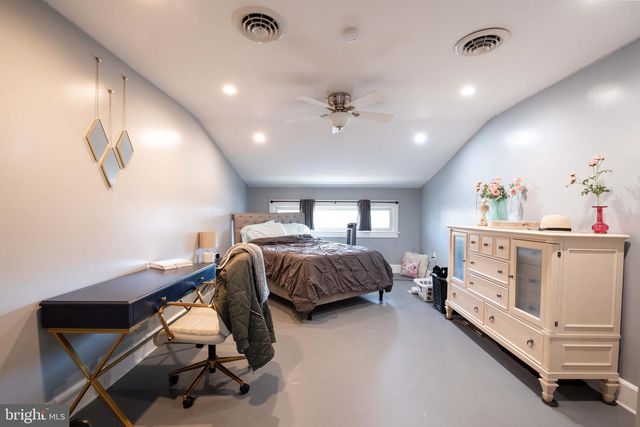 50 DELAWARE AVE, Penns Grove, NJ 08069