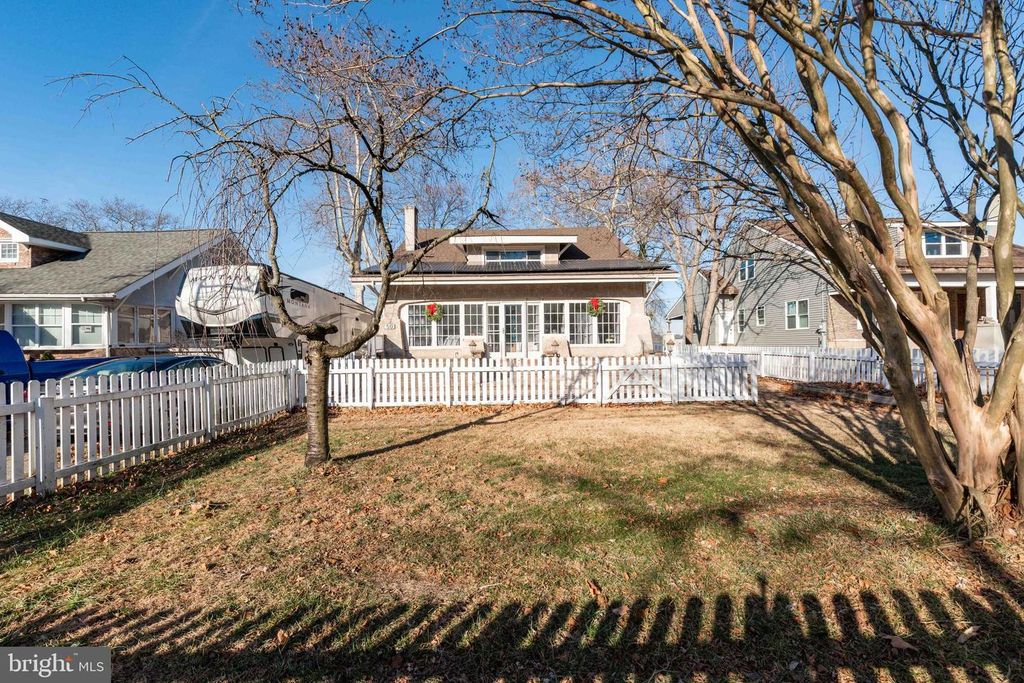 50 DELAWARE AVE, Penns Grove, NJ 08069