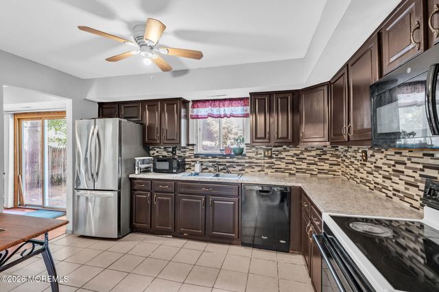 6 Riverwood Court, Toms River, NJ 08757