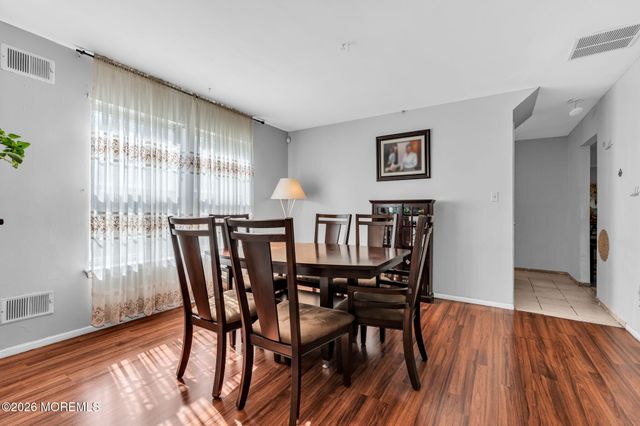 6 Riverwood Court, Toms River, NJ 08757