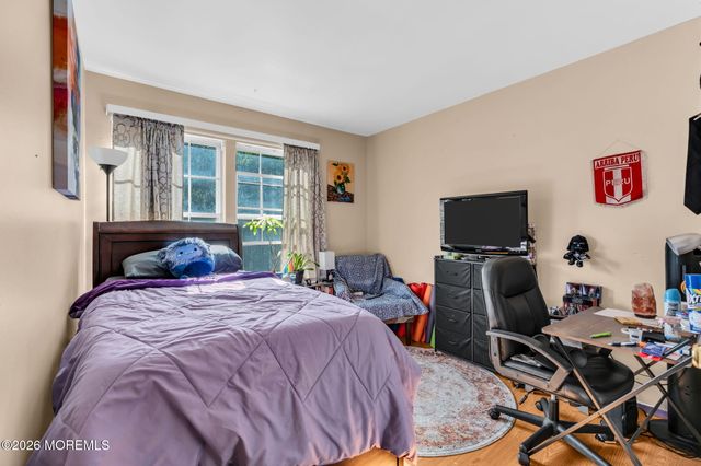 6 Riverwood Court, Toms River, NJ 08757