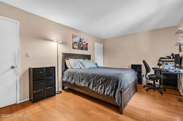 6 Riverwood Court, Toms River, NJ 08757