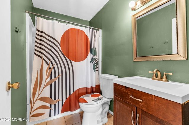 6 Riverwood Court, Toms River, NJ 08757