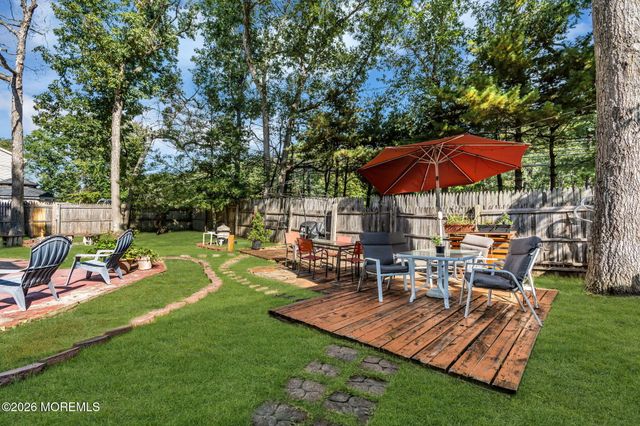 6 Riverwood Court, Toms River, NJ 08757