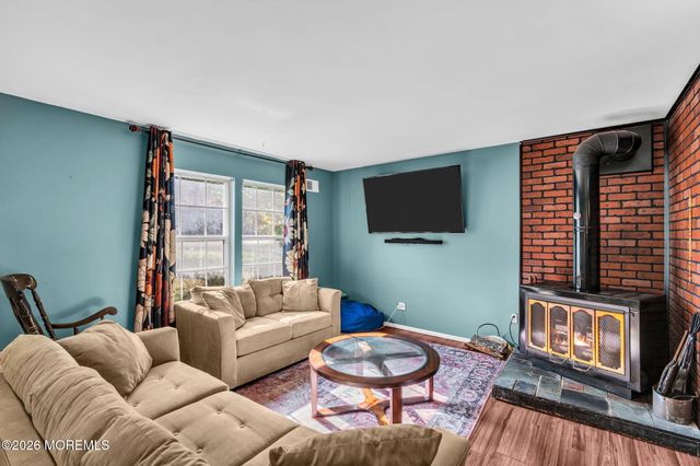 6 Riverwood Court, Toms River, NJ 08757
