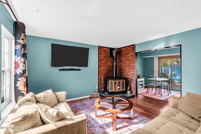 6 Riverwood Court, Toms River, NJ 08757