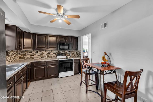 6 Riverwood Court, Toms River, NJ 08757