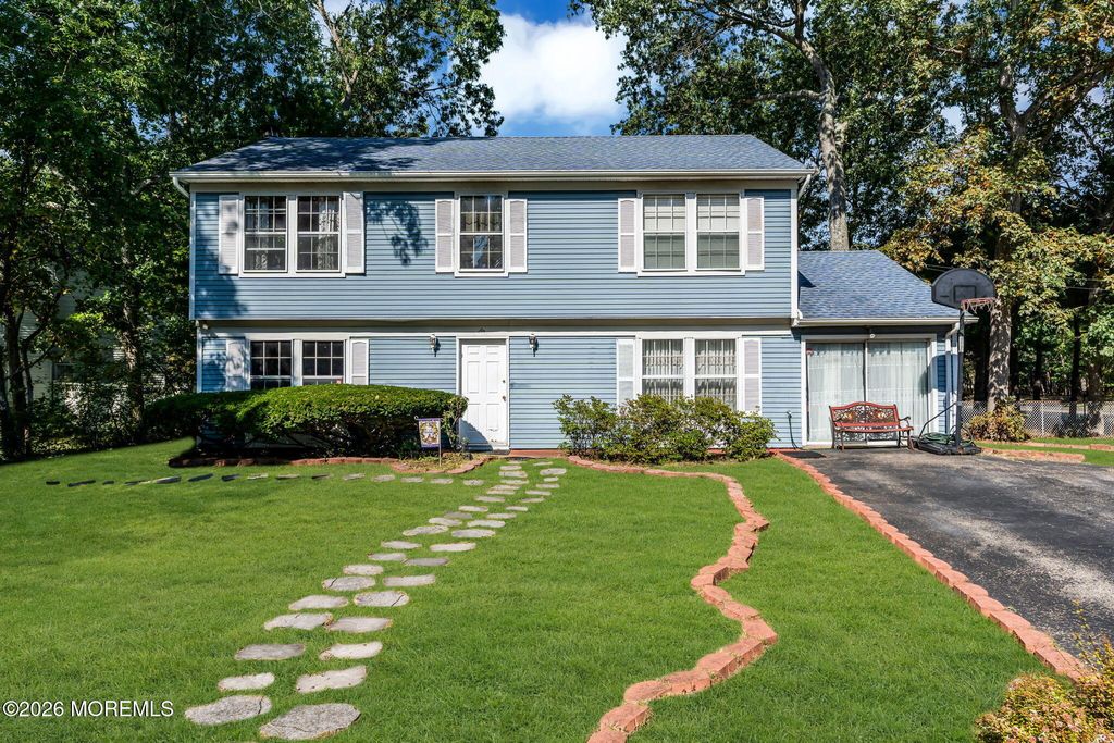 6 Riverwood Court, Toms River, NJ 08757