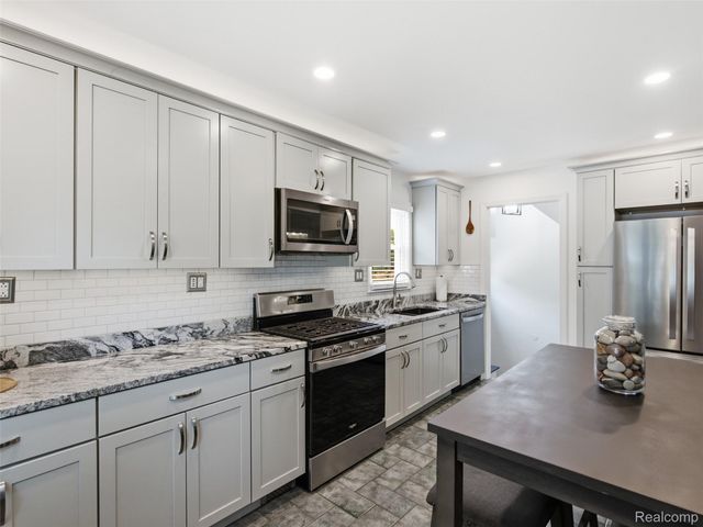 21924 Revere Street, St. Clair Shores, MI 48080
