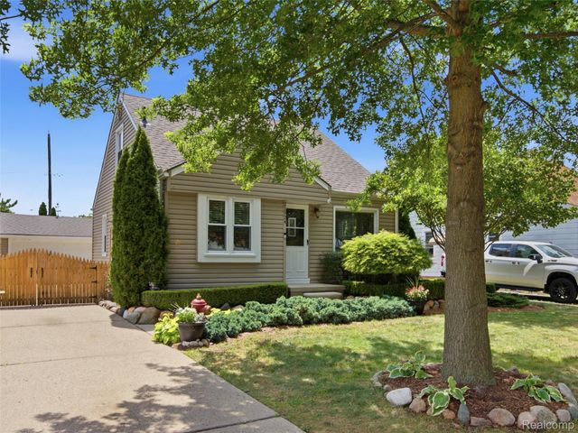21924 Revere Street, St. Clair Shores, MI 48080