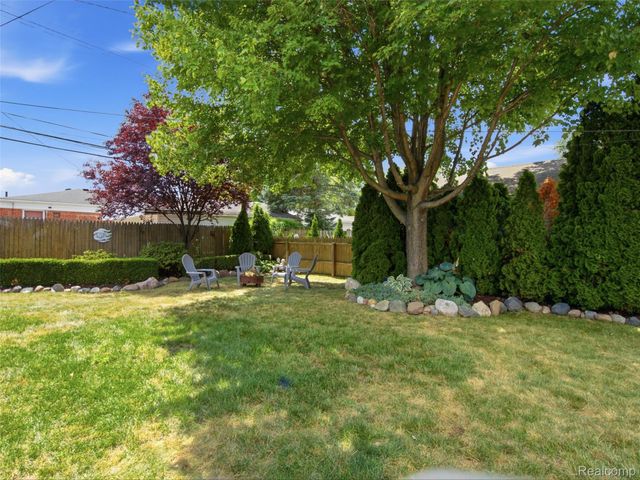 21924 Revere Street, St. Clair Shores, MI 48080