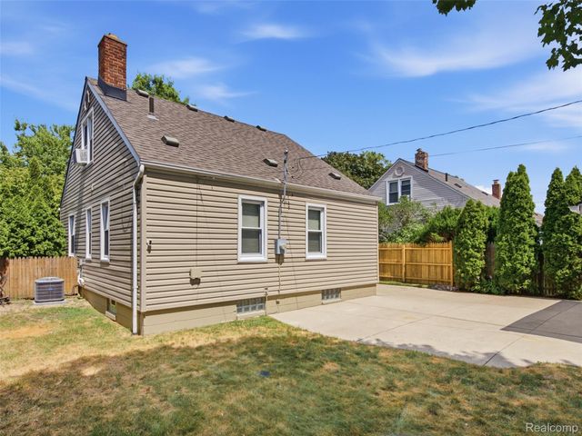 21924 Revere Street, St. Clair Shores, MI 48080