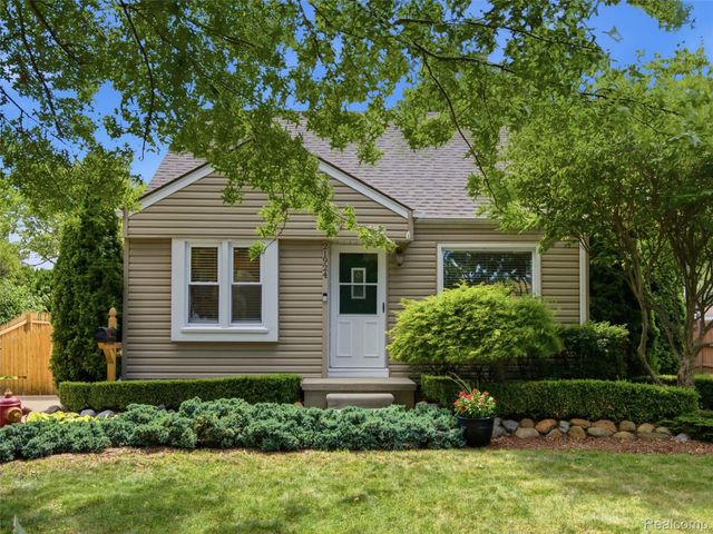 21924 Revere Street, St. Clair Shores, MI 48080