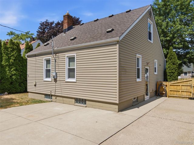 21924 Revere Street, St. Clair Shores, MI 48080