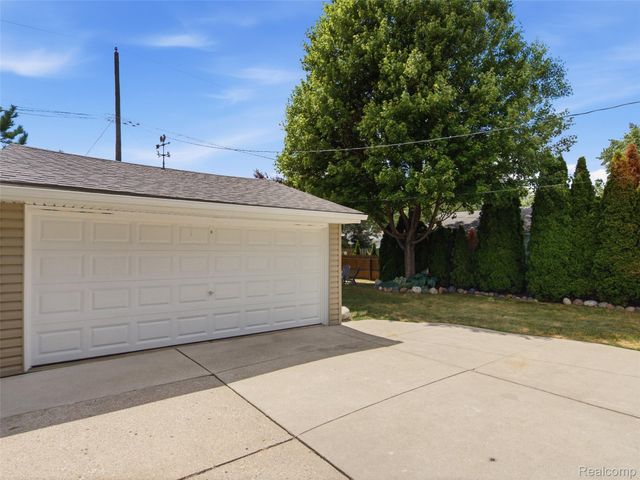 21924 Revere Street, St. Clair Shores, MI 48080
