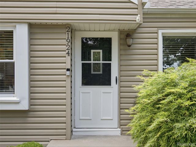 21924 Revere Street, St. Clair Shores, MI 48080