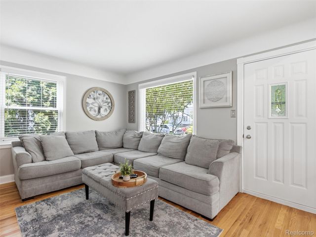21924 Revere Street, St. Clair Shores, MI 48080